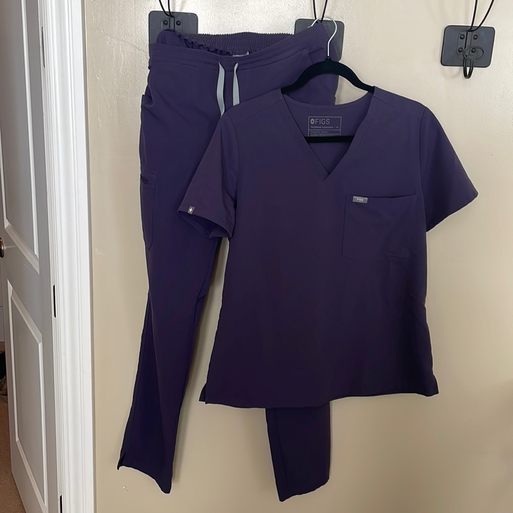 Figs scrubs Yola small/tall, Catarina top medium